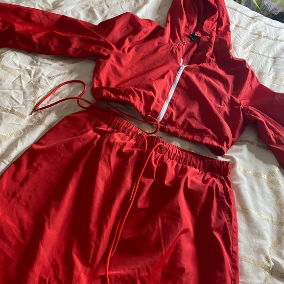 Windsor two-piece set. - Picture 2 of 2